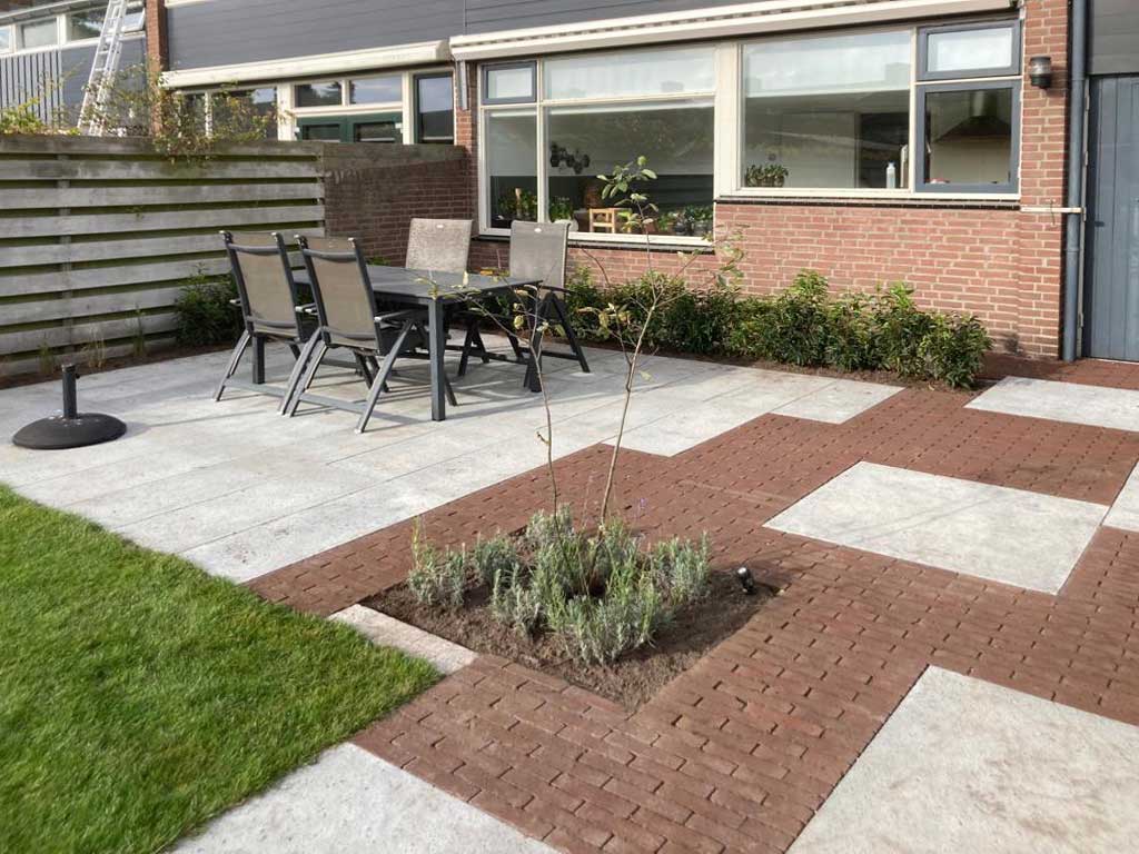 Hovenier breuer bestrating terras