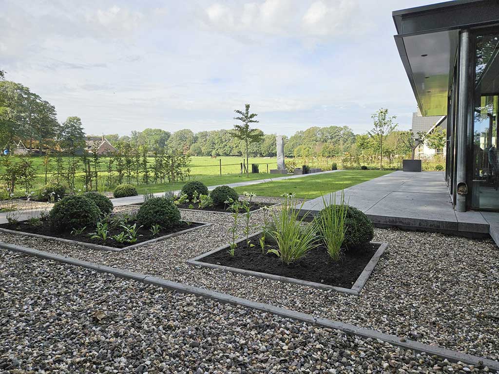 Hovenier breuer strakke landschapstuin