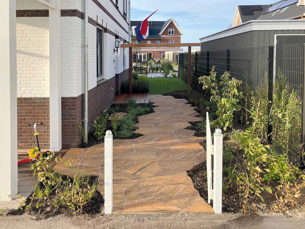 Hovenier breuer tuinaanleg met bestrating